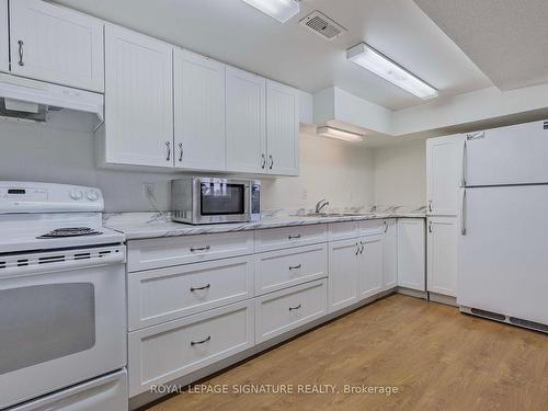 20 Hawthorne Rd, Mono, ON - Indoor Photo Showing Kitchen
