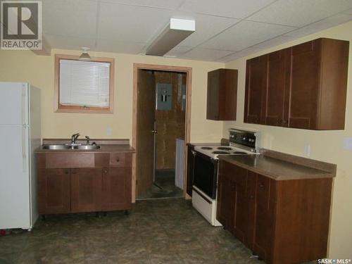 319 9Th Street, Humboldt, SK - Indoor Photo Showing Kitchen With Double Sink