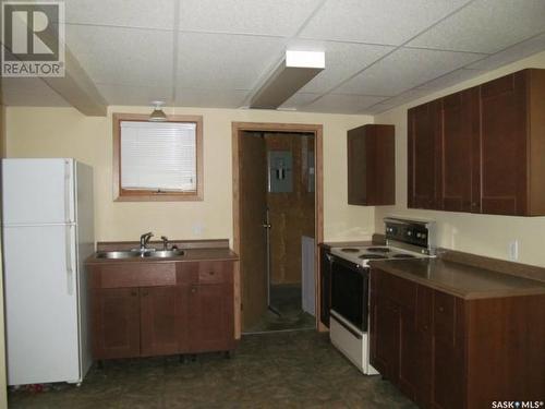 319 9Th Street, Humboldt, SK - Indoor Photo Showing Kitchen With Double Sink