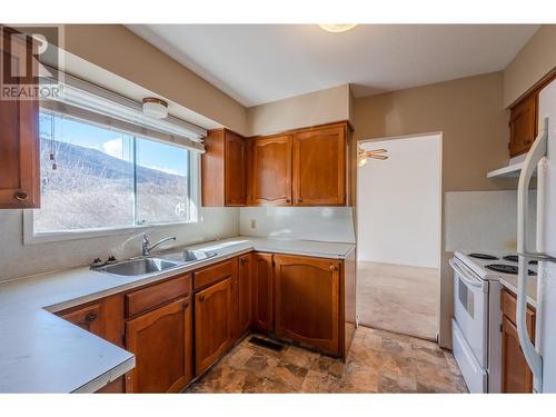 8410 97Th Street, Osoyoos, BC - Indoor Photo Showing Kitchen With Double Sink