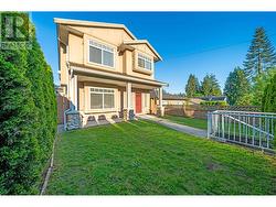 2052 WESTVIEW DRIVE  North Vancouver, BC V7M 3B2