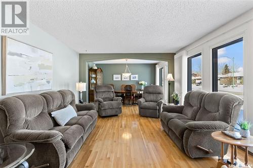307 7Th Avenue E, Watrous, SK - Indoor Photo Showing Living Room