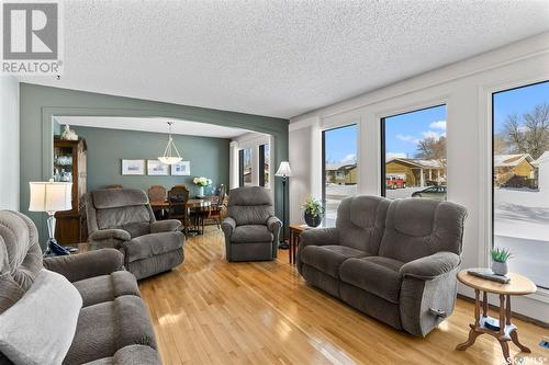 307 7Th Avenue E, Watrous, SK - Indoor Photo Showing Living Room