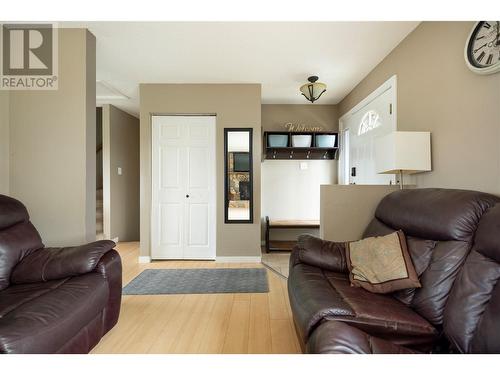 9719 Buchanan Road, Coldstream, BC - Indoor Photo Showing Living Room