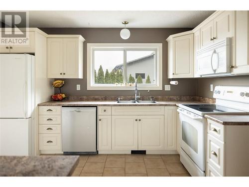9719 Buchanan Road, Coldstream, BC - Indoor Photo Showing Kitchen With Double Sink