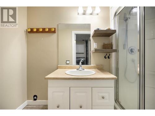 9719 Buchanan Road, Coldstream, BC - Indoor Photo Showing Bathroom