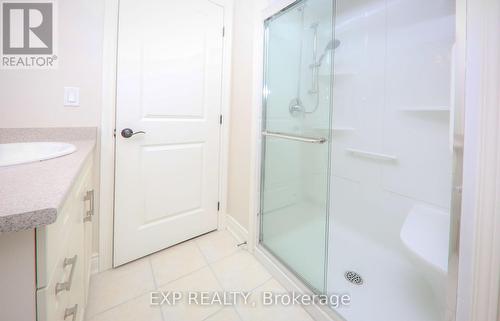 101 - 4 Lake Avenue, Dysart Et Al, ON - Indoor Photo Showing Bathroom