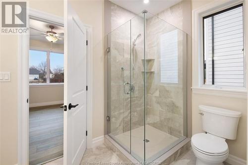 53 Belleview, Kingsville, ON - Indoor Photo Showing Bathroom