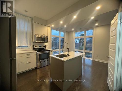 #22 -15 Eldora Ave, Toronto, ON - Indoor Photo Showing Kitchen With Upgraded Kitchen