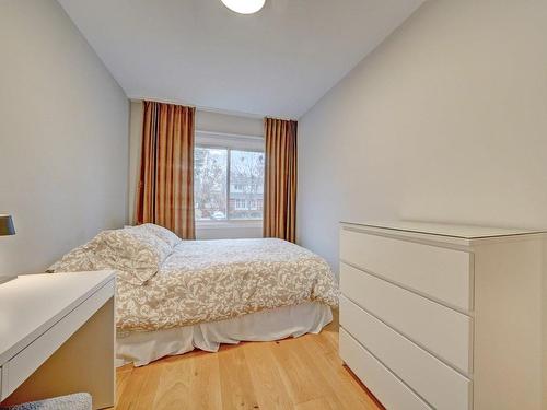 Chambre Ã Â coucher - 10170 Rue Chambord, Montréal (Ahuntsic-Cartierville), QC - Indoor Photo Showing Bedroom