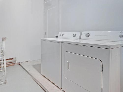Salle de lavage - 10170 Rue Chambord, Montréal (Ahuntsic-Cartierville), QC - Indoor Photo Showing Laundry Room