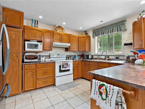607 Hoffman Ave, Langford, BC - Indoor Photo Showing Kitchen