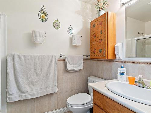 607 Hoffman Ave, Langford, BC - Indoor Photo Showing Bathroom