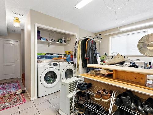 607 Hoffman Ave, Langford, BC - Indoor Photo Showing Laundry Room