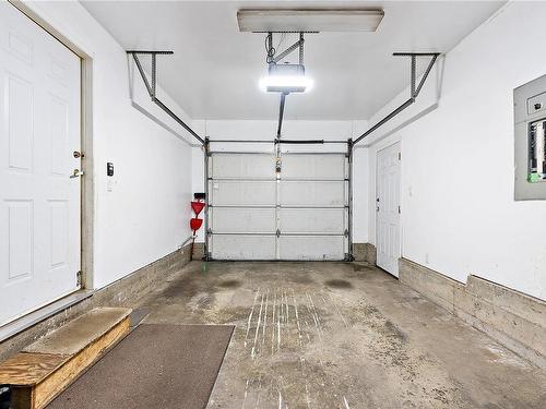 607 Hoffman Ave, Langford, BC - Indoor Photo Showing Garage