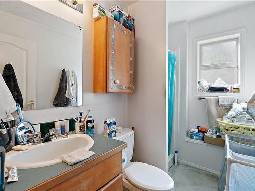 607 Hoffman Ave, Langford, BC - Indoor Photo Showing Bathroom
