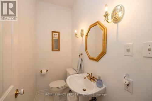 582 Wilson Line, Cavan Monaghan, ON - Indoor Photo Showing Bathroom