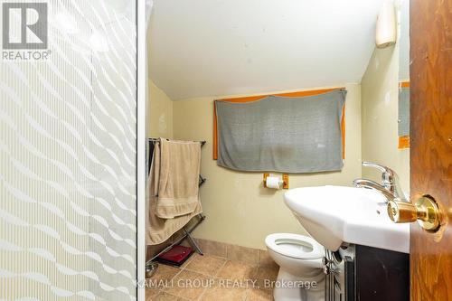 112 Dorothy St, Welland, ON - Indoor Photo Showing Bathroom