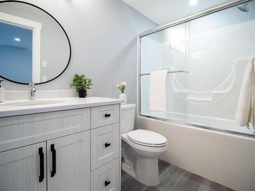 203-4474 Wellington Rd, Nanaimo, BC - Indoor Photo Showing Bathroom