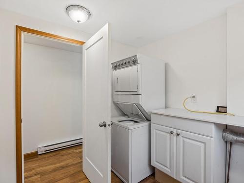 2071 Cypress Rd, Comox, BC - Indoor Photo Showing Laundry Room