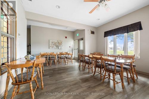 #112 -2 Heritage Way, Kawartha Lakes, ON - Indoor Photo Showing Dining Room