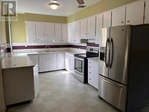10405 13 Street, Dawson Creek, BC - Indoor Photo Showing Kitchen