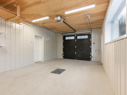 Garage - 4 Rue Eldridge, Lac-Brome, QC - Indoor Photo Showing Garage