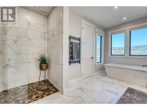 428 Panorama Crescent, Okanagan Falls, BC - Indoor Photo Showing Bathroom