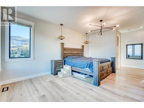 428 Panorama Crescent, Okanagan Falls, BC - Indoor Photo Showing Bedroom