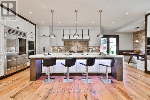 1300 Oak Lane, Mississauga, ON - Indoor Photo Showing Kitchen With Upgraded Kitchen