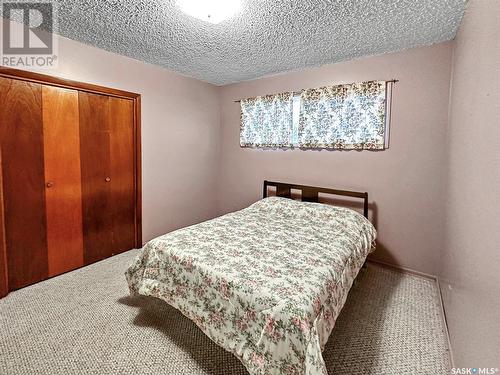 509 6Th Avenue Nw, Swift Current, SK - Indoor Photo Showing Bedroom