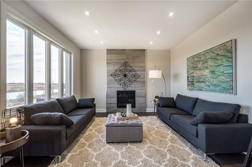 156 Shoreview Drive, Welland, ON - Indoor Photo Showing Living Room With Fireplace