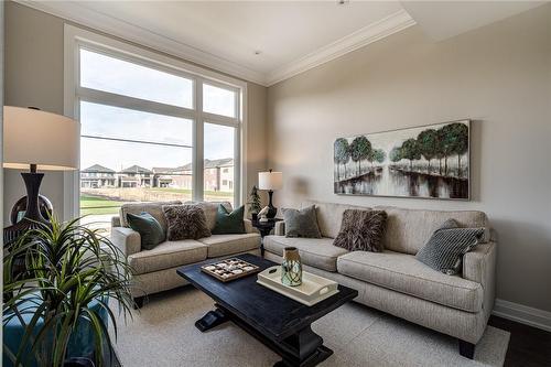 156 Shoreview Drive, Welland, ON - Indoor Photo Showing Living Room