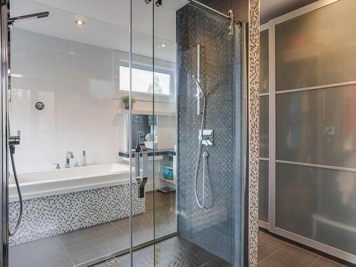 Salle de bains attenante Ã  la CCP - 995 Ch. Godin, Sherbrooke (Brompton/Rock Forest/Saint-Élie/Deauville), QC - Indoor Photo Showing Bathroom