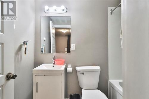 96 Purdy, Moncton, NB - Indoor Photo Showing Bathroom