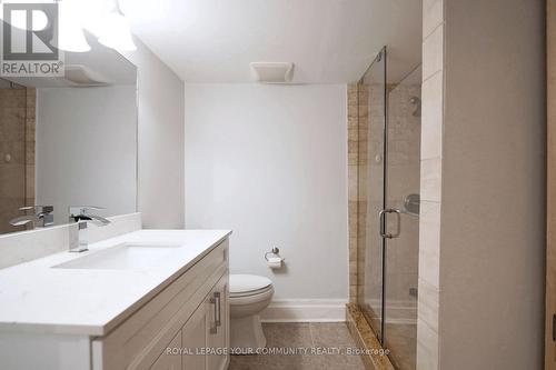 128 Selwyn Rd, Richmond Hill, ON - Indoor Photo Showing Bathroom
