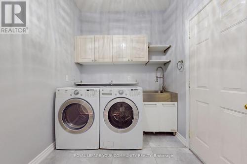128 Selwyn Rd, Richmond Hill, ON - Indoor Photo Showing Laundry Room