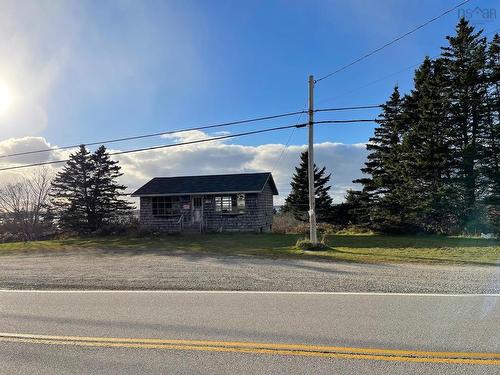 1139 Highway 3, Middle East Pubnico, NS 