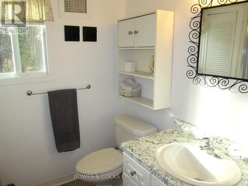 174 Paradise Landing Rd, Hastings Highlands, ON - Indoor Photo Showing Bathroom