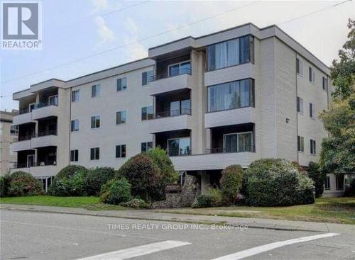 302 - 1571 Mortimer Street, Victoria, BC - Outdoor With Balcony With Facade