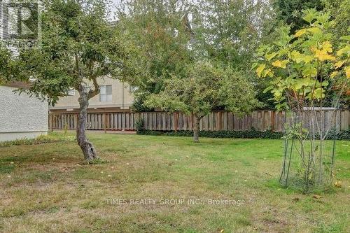 302 - 1571 Mortimer Street, Victoria, BC - Outdoor With Backyard