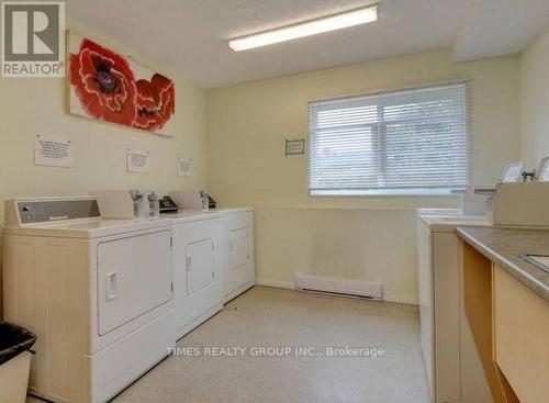 302 - 1571 Mortimer Street, Victoria, BC - Indoor Photo Showing Laundry Room