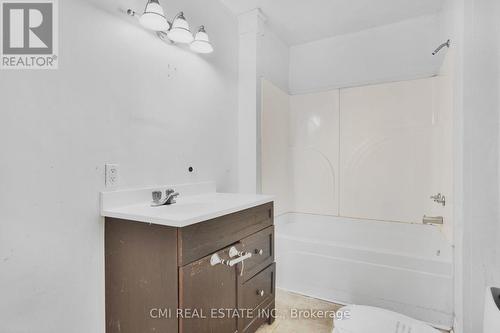 11 Broadway Avenue, Brockville, ON - Indoor Photo Showing Bathroom