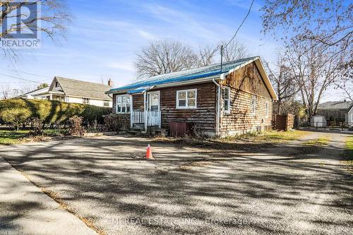 11 Broadway Avenue, Brockville, ON - Outdoor