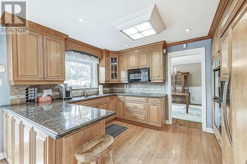 25 Alcaine Crt, Markham, ON - Indoor Photo Showing Kitchen With Double Sink