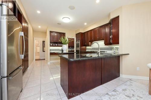 1076 Skyvalley Cres, Oakville, ON - Indoor Photo Showing Kitchen