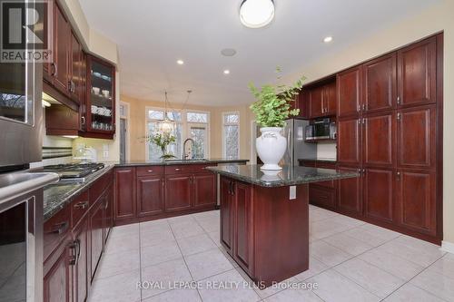 1076 Skyvalley Cres, Oakville, ON - Indoor Photo Showing Kitchen