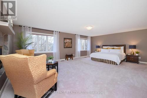 1076 Skyvalley Cres, Oakville, ON - Indoor Photo Showing Bedroom