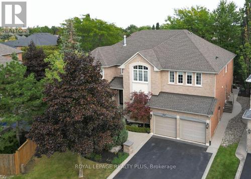 1076 Skyvalley Cres, Oakville, ON - Outdoor With In Ground Pool With Backyard