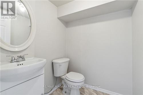 79 Edith St, St. Catharines, ON - Indoor Photo Showing Bathroom